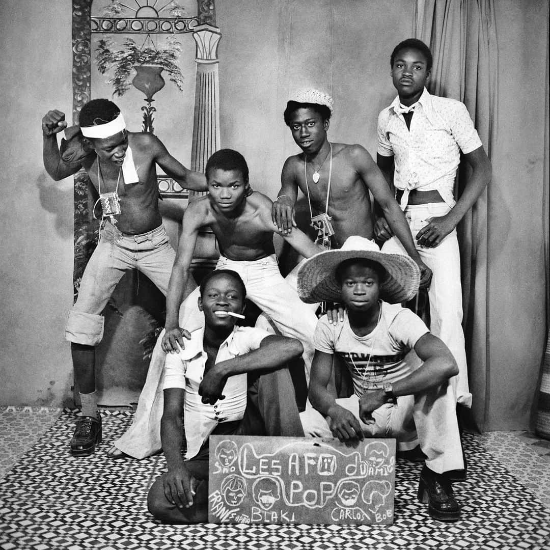 Meganさんのインスタグラム写真 - (MeganInstagram)「Les Afro-Pop, 1973 〰 Sory Sanlés pictures of youth in Burkino Fasano #sorysanlé #burkinafaso #afropop」6月5日 15時56分 - zanzan_domus