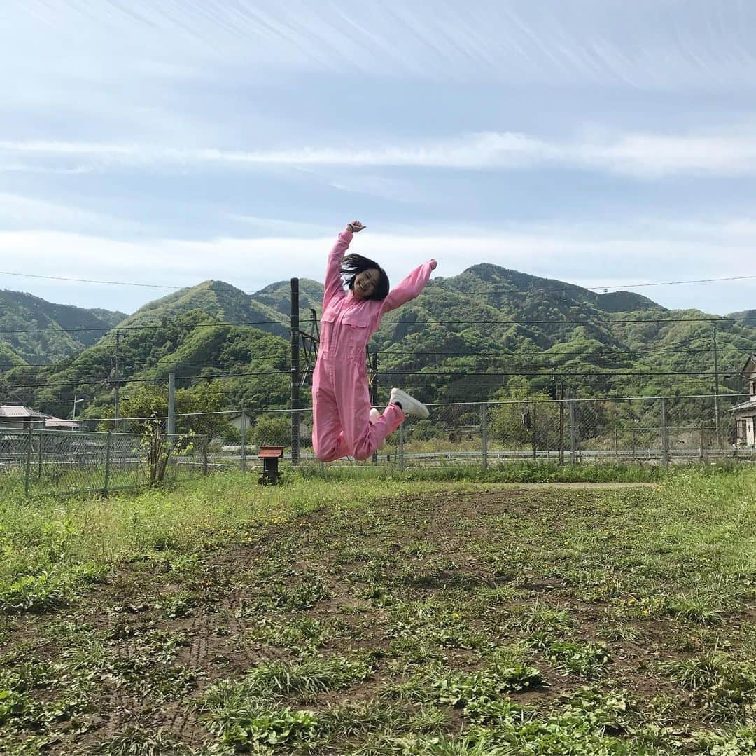 緑川静香さんのインスタグラム写真 - (緑川静香Instagram)「本日5日23:59〜日テレ系『それって⁉︎実際どうなの課』出演させて頂いております❤️ 恒例のフリマアプリ企画です！  今回はどこに行ったのか？ ぜひ観てね☺️✨ #varietyshow #tvshow #fashion #onepiece #実際どうなの課 #日テレ #フリマアプリ #つなぎ  #またまた売りました #物売る女 #全国出張 #ご応募お待ちしております #そんな私は #鹿児島 なう」6月5日 15時50分 - midorikawa_shizuka