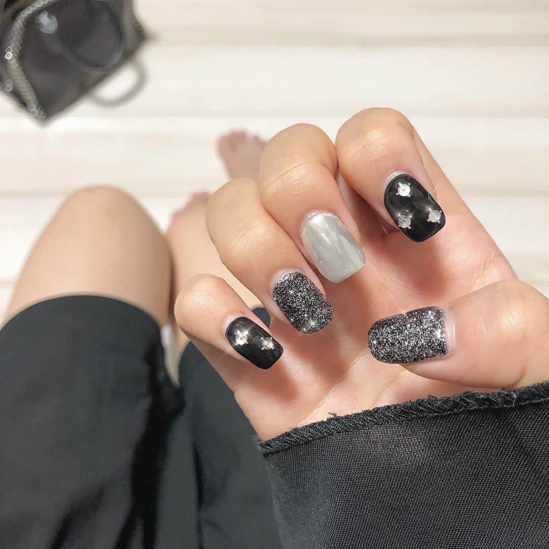 川崎ひかるさんのインスタグラム写真 - (川崎ひかるInstagram)「#newnail 黒の気分ナノ🖤🛸👽」6月5日 21時21分 - hikaru._.1206