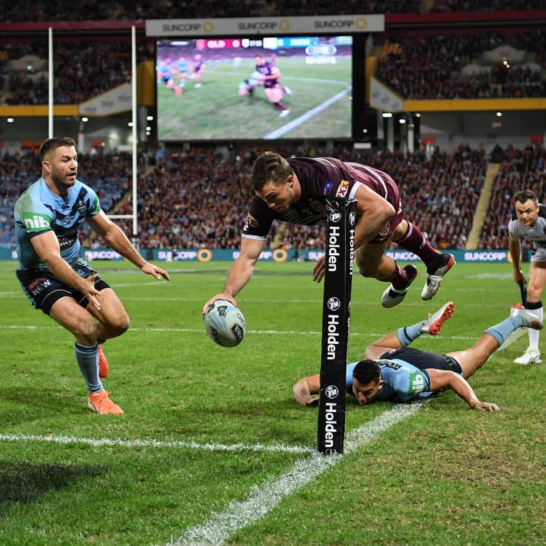 Nikon Australiaさんのインスタグラム写真 - (Nikon AustraliaInstagram)「An incredible evening at Suncorp Stadium for our State Of Origin I Field Photography Experience.  Want to join us for State Of Origin II in Perth? For your chance to win flights, accommodation and an unforgettable experience visit the link in our bio.  Image by Grant Trouville  Camera: Nikon D5 Lens: AF-S Nikkor 24-70mm f/2.8G ED Settings: f/2.8 | 1/1600 | ISO 3200  #Nikon #MyNikonLife #NikonAustralia #PhotographyWorkshop #NRL #StateOfOrigin」6月5日 21時23分 - nikonaustralia