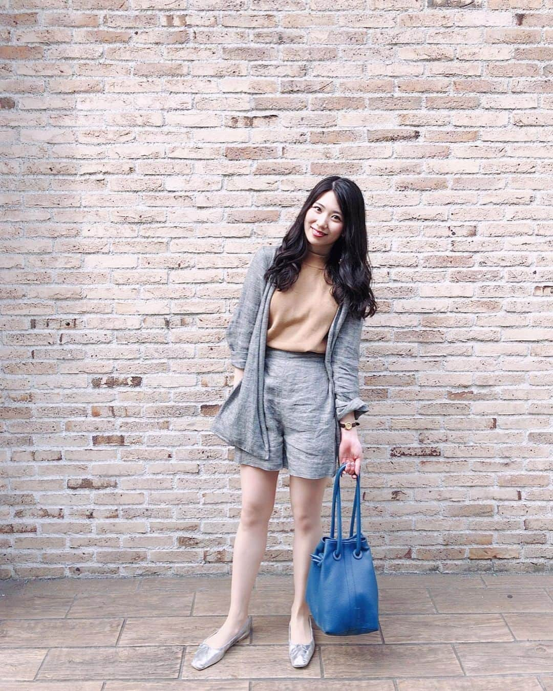 山岸逢花さんのインスタグラム写真 - (山岸逢花Instagram)「私服 . set-up: @beautyandyouth_official  bag: @vasic_newyork . . 今年はジャケットを着てみたい！ ジャケットの似合う女性になりたい！と 思っていて、かたくなりすぎないような リネン生地からチャレンジしてみたよ☺️🌿 . そしてショートパンツとのセットアップにも 憧れがあったので買ってみた👧🏻✨✨✨ 脚だしてこうかなと…👧🏻✌️ . . . #山岸逢花 #あいぱん #AV女優 #AV #撮影 #攝影 #人像攝影 #外拍 #拍照 #寫真 #私服 #コーデ #あいぱんふく #aikayamagishi #Japanese #Japanesegirl #asiangirl」6月5日 15時58分 - ayakayamagishi_