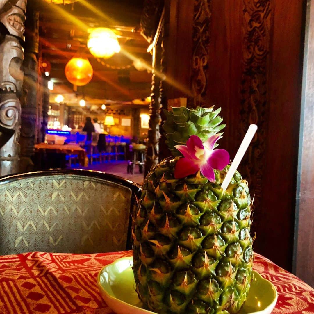ホテル ニューオータニさんのインスタグラム写真 - (ホテル ニューオータニInstagram)「Hotel New Otani Tokyo is celebrating International Pineapple Week with our sensational pineapple cocktail “Pinopepe” in TRADER VIC’S TOKYO. #PreferredPineappleWeek  南国リゾートのような雰囲気の店内で味わう、パイナップルのカクテル『ピノペペ』#トレーダーヴィックス東京  #ThePreferredLife #preferredhotels #proudlypreferred #pineapple #cocktail #luxuryhotel #japan #japantravel #tokyo #akasaka #tradervicstokyo @preferredhotels @hotelnewotanitokyo  #ピノペペ #パイナップル #フルーツカクテル #カクテル #南国リゾート #赤坂 #ホテルニューオータニ」6月5日 16時03分 - hotelnewotanitokyo