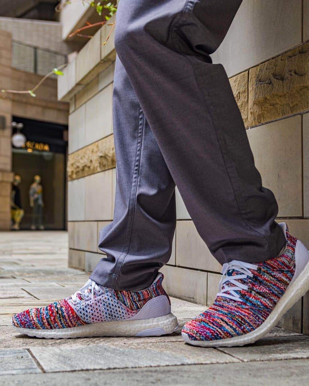 styles_roppongiさんのインスタグラム写真 - (styles_roppongiInstagram)「Styles ROPPONGI  adidas MISSONI ultraboost ¥33,000+TAX  styles original pants ¥23,000+TAX  ultraboostはMISSONIとのコラボレーションでスペシャルなデザインの一足となっております。完売前に是非ご覧くださいませ。 ジャージ感覚でも着れるstylesオリジナルパンツは一本あると使い回しのきくパンツです。スニーカーとの相性はもちろん抜群です。  DM、お電話にて通信販売も承っております。  TEL 03-6447-1782 #adidas #ultraboost #missoni」6月5日 16時12分 - styles_footwear