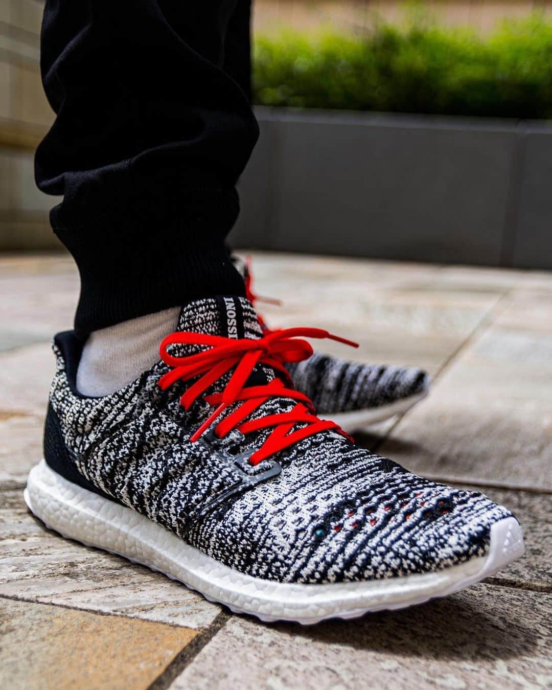 のインスタグラム：「Styles ROPPONGI  adidas MISSONI ultraboost ¥33,000+TAX  PUBLISH LEGACY PANTS ¥14,000+TAX  ultraboostはMISSONIとのコラボレーションでスペシャルなデザインの一足となっております。完売前に是非ご覧くださいませ。 スニーカーを引き立たせてくれるPUBLISHのジョガーパンツと相性抜群です。  DM、お電話にて通信販売も承っております。  TEL 03-6447-1782 #adidas #ultraboost #missoni」