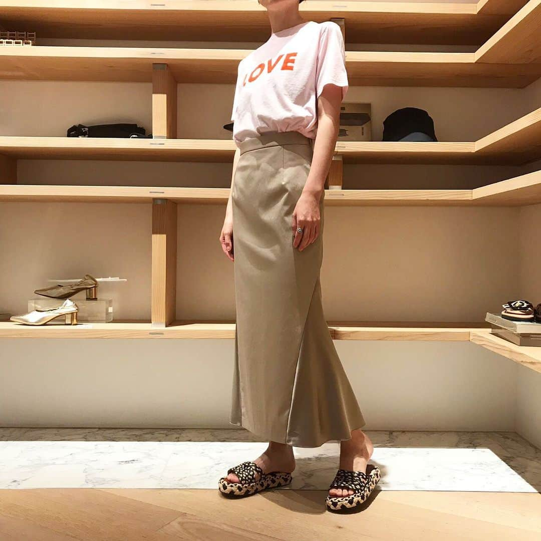 アストラットさんのインスタグラム写真 - (アストラットInstagram)「Cut&sewn 15,120yen / KULE Skirt 24,840yen / ASTRAET Shoes 52,920yen / CLEGERIE #ASTRAET #アストラット #UNITEDARROWS #ユナイテッドアローズ #KULE #CLEGERIE #NEWManSHINJUKU #ニュウマン新宿」6月5日 16時15分 - astraet_jp