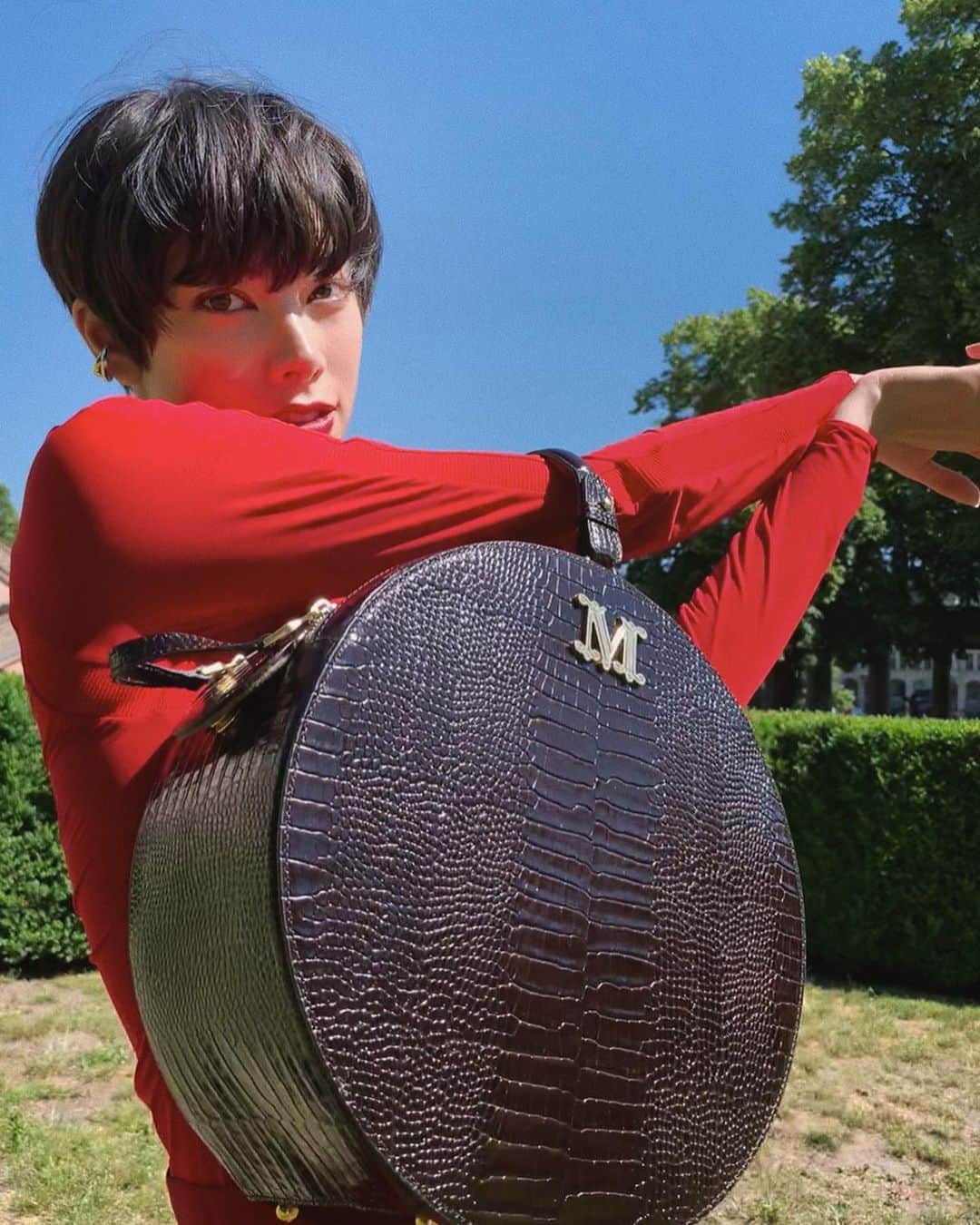 のインスタグラム：「@maxmara Resort 2020 collection in Berlin❤️ Thank you @ian_griffiths1 for sharing your inspirations, experiences and passion for Max Mara🐻」