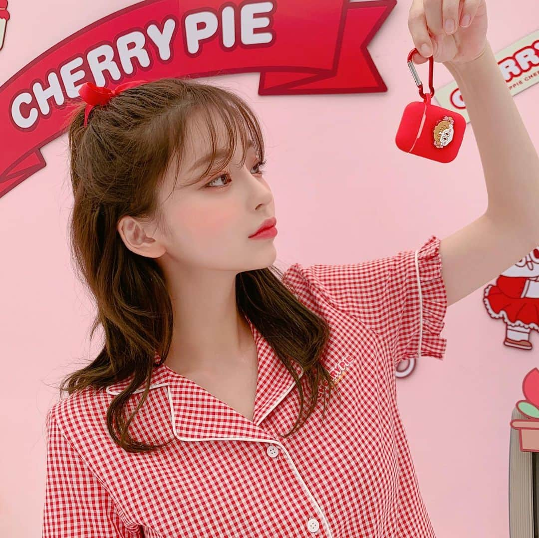 Chuuさんのインスタグラム写真 - (ChuuInstagram)「CHUU X LEEGONG season.4✨ 🍒CHERRY PIE EDITION🍒  더 귀여워진 이번 콜라보,  곧 만나요! @mynameis20」6月5日 16時49分 - chuu_official