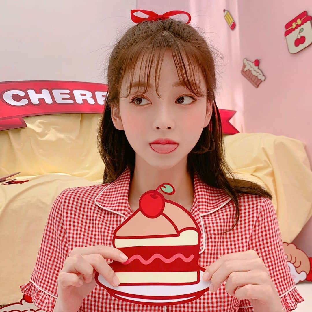 Chuuさんのインスタグラム写真 - (ChuuInstagram)「CHUU X LEEGONG season.4✨ 🍒CHERRY PIE EDITION🍒  더 귀여워진 이번 콜라보,  곧 만나요! @mynameis20」6月5日 16時49分 - chuu_official