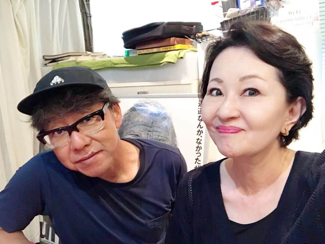 畑中葉子さんのインスタグラム写真 - (畑中葉子Instagram)「今週号の週刊ポストをご購入の方はご存知かと思いますが、近々、ポストさんから還暦ヌードデジタル写真集を出していただくことになりました💕 ・ ・ 目標は高く、頭は低く。 ・ ・ 本日はカメラマン・丸谷嘉長さんとネガチェック✨ ・ ・ #写真集 #デジタル写真集 #週刊ポスト」6月5日 16時48分 - hatanaka_yoko