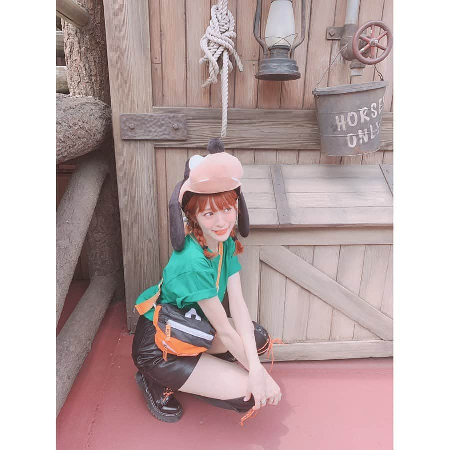 吉田菫さんのインスタグラム写真 - (吉田菫Instagram)「. . 私がチョイスしたのは〜〜〜、、？？？ グーフィー🐶💚マズル長い🥺 . グーフィーに出会えず、、プルートと写真撮れた📸♡ . 次にしたいのも決まった🥺💚 . 園内に居たみんな可愛かったなぁ〜😌💕 . . #disneyland  #ディズニー #disney #グーフィー #グーフィーコーデ . (え、編集しようとしたら消えた) (再投稿) .」6月5日 16時50分 - sumiredooon1228