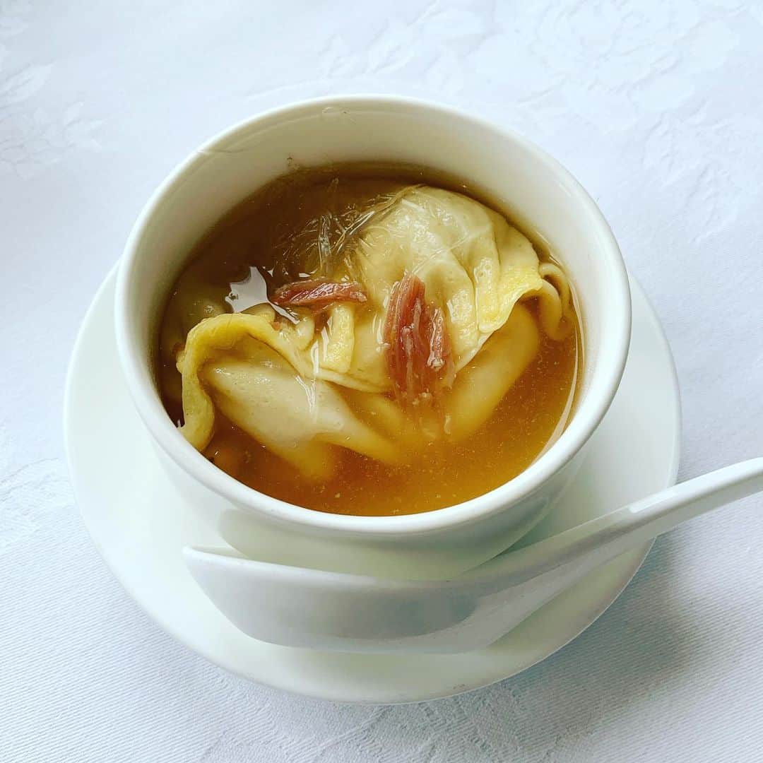志摩有子さんのインスタグラム写真 - (志摩有子Instagram)「憧れの先輩とお疲れさまの飲茶ランチ。締めの麺に冷し担々麺が登場。人生のお手本にしたい存在がいるというのは本当に幸せなこと。これからも末永くお願いいたします。」6月5日 16時51分 - ariko418