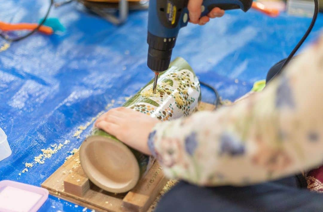 Rediscover Fukushimaさんのインスタグラム写真 - (Rediscover FukushimaInstagram)「I got sent the photos from when I got to make a bamboo lantern a couple of weeks ago! Scroll to see the finished piece! And for everyone who guessed what the pattern on my lantern might be... it’s two goldfish!」6月5日 17時00分 - rediscoverfukushima