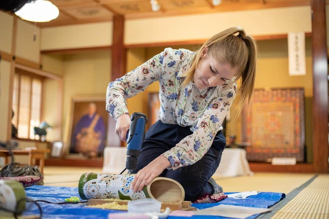 Rediscover Fukushimaさんのインスタグラム写真 - (Rediscover FukushimaInstagram)「I got sent the photos from when I got to make a bamboo lantern a couple of weeks ago! Scroll to see the finished piece! And for everyone who guessed what the pattern on my lantern might be... it’s two goldfish!」6月5日 17時00分 - rediscoverfukushima