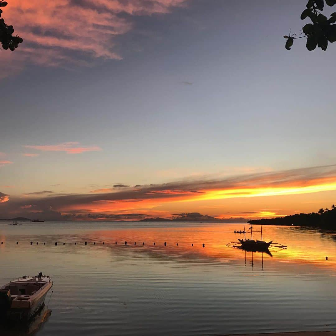 来夏さんのインスタグラム写真 - (来夏Instagram)「#🧡 can't forget this feelings. #sunrise #morning #nature  #perfect #awesome #boracay」6月5日 17時12分 - rairairaika