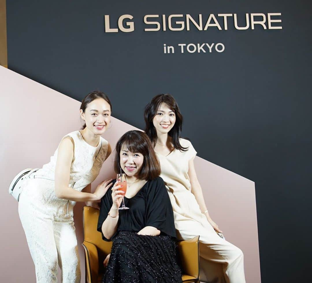 田中マヤさんのインスタグラム写真 - (田中マヤInstagram)「韓国家電メーカーで有名な 「LG」のプレミアムライン ◾️LGSIGNATURE 日本初上陸記念パーティーに ご招待頂きました✨ ・ "家電をアートに"がコンセプト まさにアート。 スタイリッシュなデザインは、 今までの家電のイメージを一新するプレミアムブランド！ ・ 88インチ8K有機ELテレビ。 画質の美しさと大迫力 3.9mmという薄さにもびっくり‼️ ・ アメトークの家電芸人でも、紹介されたという冷蔵庫。 ガラスをノックすると中身が見えたり 自動でドアが開いたりと最新！！！ ・ 家電の進化に驚きでした😳 あー家電買い変えたいなぁー！ ・ #lgsignature #家電 #theartofessence #pr #lg #instagood #셀스타그램 #셀피 #셀카 #일상 #데일리 #뷰티 #미용 #좋아요」6月5日 17時29分 - tanakamaya__official