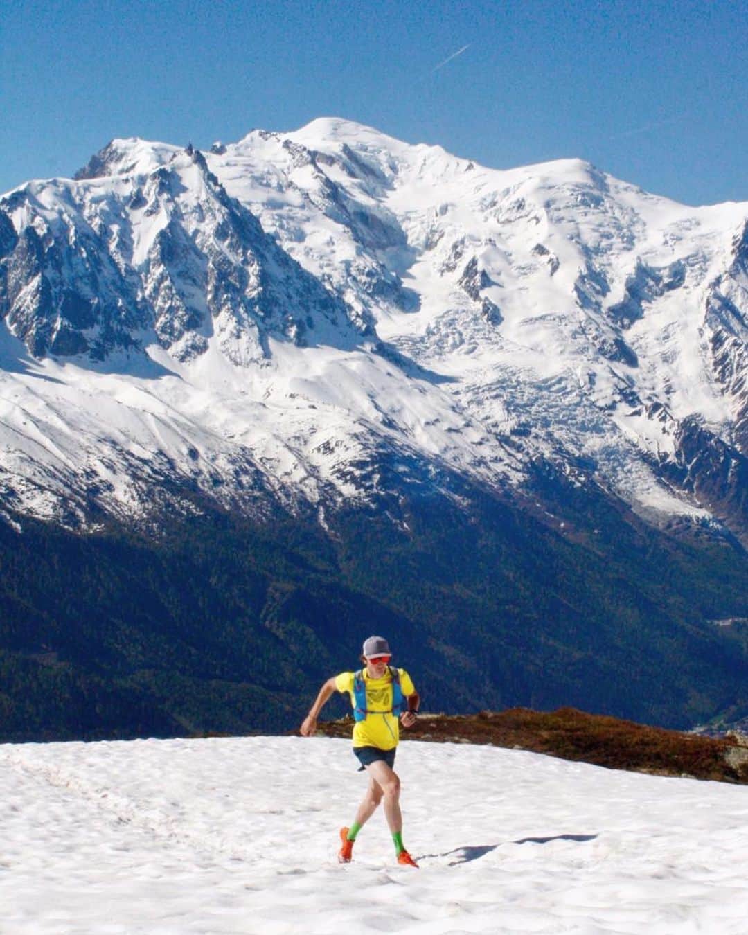 ミレーさんのインスタグラム写真 - (ミレーInstagram)「We’ve heard today is #GlobalRunningDay so we tried to cool down by leaving our footprints in the snow patches above Chamonix! 📷 @annieobert  #MilletRiseUp #running #trailrunning #mountainrunner #mountains #alps #chamonix」6月5日 17時31分 - millet_mountain