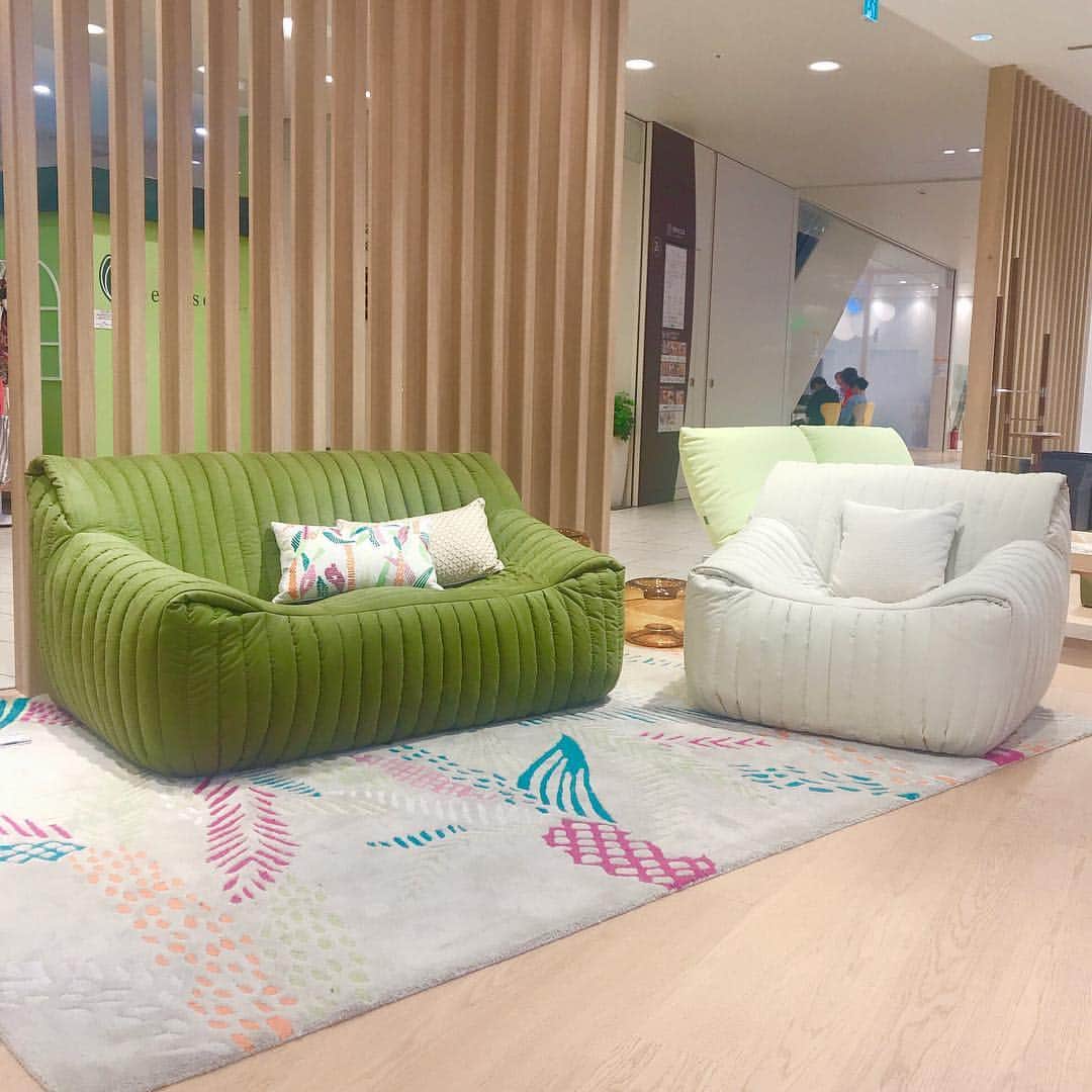 ligne roset shopのグルメインスタ