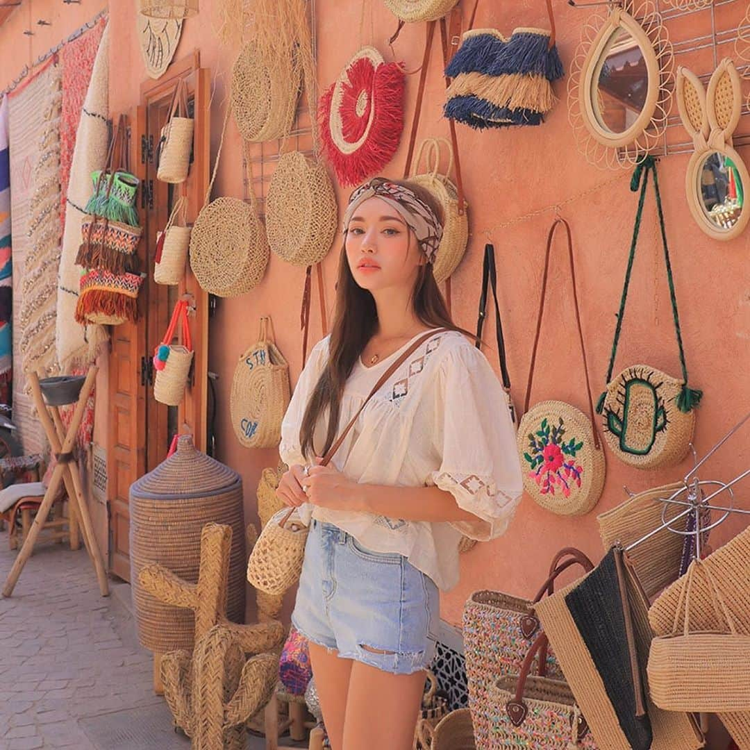 Official STYLENANDAさんのインスタグラム写真 - (Official STYLENANDAInstagram)「Nanda in MOROCCO ☀️ 난다 썸머 신상룩 업데이트!! #stylenanda #summer #newarrivals」6月5日 18時03分 - houseof3ce