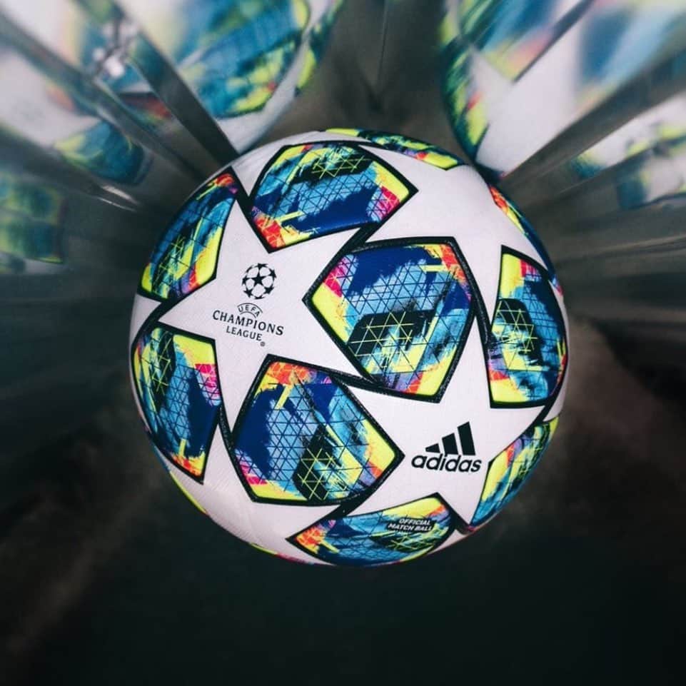 F2Freestylersのインスタグラム：「Champions League ball for next season 😍🔥⚽️ @adidasfootball. Is this the best @championsleague ball of all time??? #DareToCreate」