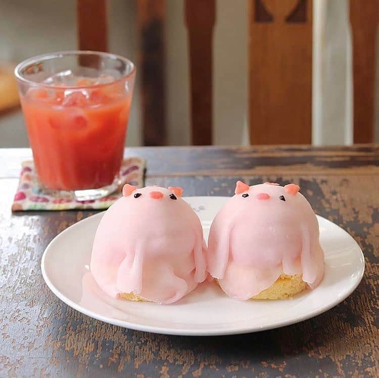 Beaustagrammerさんのインスタグラム写真 - (BeaustagrammerInstagram)「［#cafemiru_神奈川］﻿ ——————————————————————﻿ 神奈川県の可愛いケーキ屋さん｢ K-poche｣🐷💕﻿ ﻿ ☑︎ピンクＢ　420yen﻿ ☑︎ ブラットオレンジジュース﻿ ﻿ ピンク色のぶたモチーフが可愛いケーキ💖﻿ いちご味に、もちっと伸びる求肥がとっても美味しそうです✨﻿ とっても可愛いのでお土産にも喜ばれそうですね😘﻿ ﻿ 🙋🏼‍♀️一緒に行きたい人をコメント欄にタグ付けして誘ってみてください🙋🏼‍♂️﻿﻿ ﻿ ﻿ 📍 K-poche 松が枝店﻿ ⚪︎住所 / 神奈川県相模原市南区松が枝町3-14 アスカマンション1F﻿ ⚪︎営業時間 / 10:00‐18:00﻿ ⚪︎定休日 / なし﻿ ⚪︎アクセス / 小田急線 小田急相模原駅徒歩 2分﻿ ﻿ 【cafemiru_Kanagawa】﻿ 📍 K-poche﻿ ◎Open Hours / 10:00‐18:00﻿ ◎closest station / Odakyu Line「Odakyu sagamihara」﻿ ﻿ ☕️ @kpoche1988﻿ 📷 @ton.oo.not﻿ ——————————————————————﻿ Cafemiruでは「#インスタ探検隊」or「#cafemiru」をタグ付けしているカフェ写真から、運営スタッフが厳選してご紹介しています👀🔍﻿」6月5日 18時06分 - cafemiru.jp