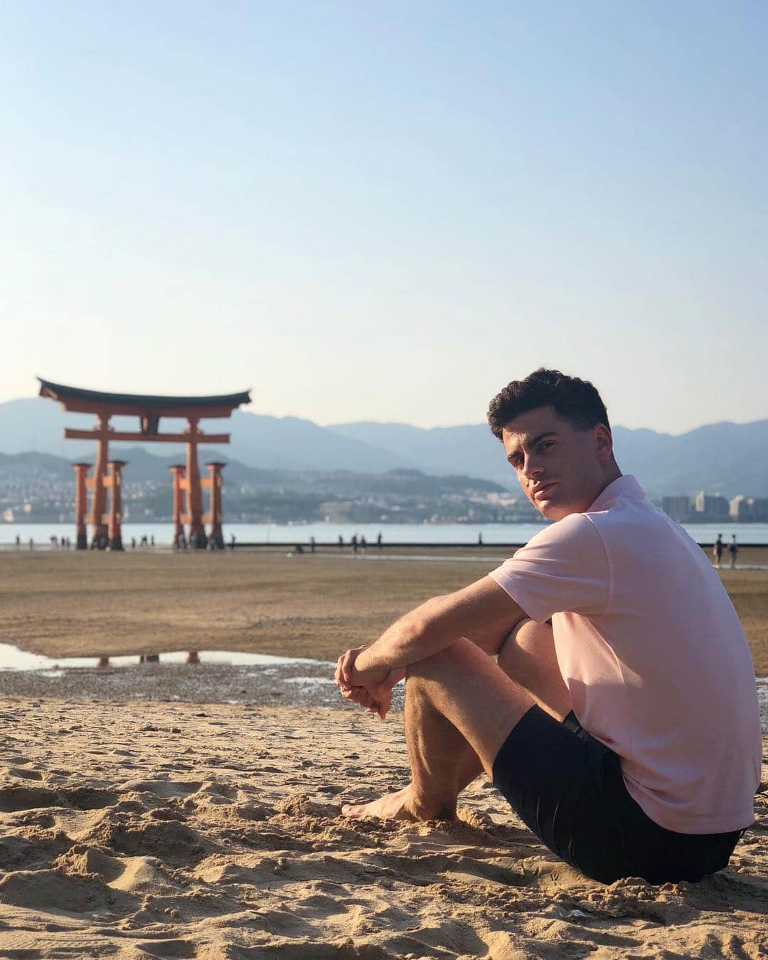 ハビエル・ラジャのインスタグラム：「There’s something magical about this island」