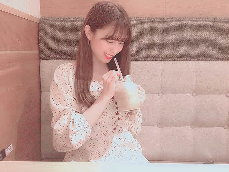 小嶋菜月さんのインスタグラム写真 - (小嶋菜月Instagram)「弟とcafe…❤︎ . . ワンピースは17kg👗 . . 形が可愛くてお気に入り〜♥️ . . #ワンピース #17kg #洋服 #私服 #カフェ #写真にはないけど #パンケーキ #食べた」6月5日 18時30分 - kojimanatsuki_offical