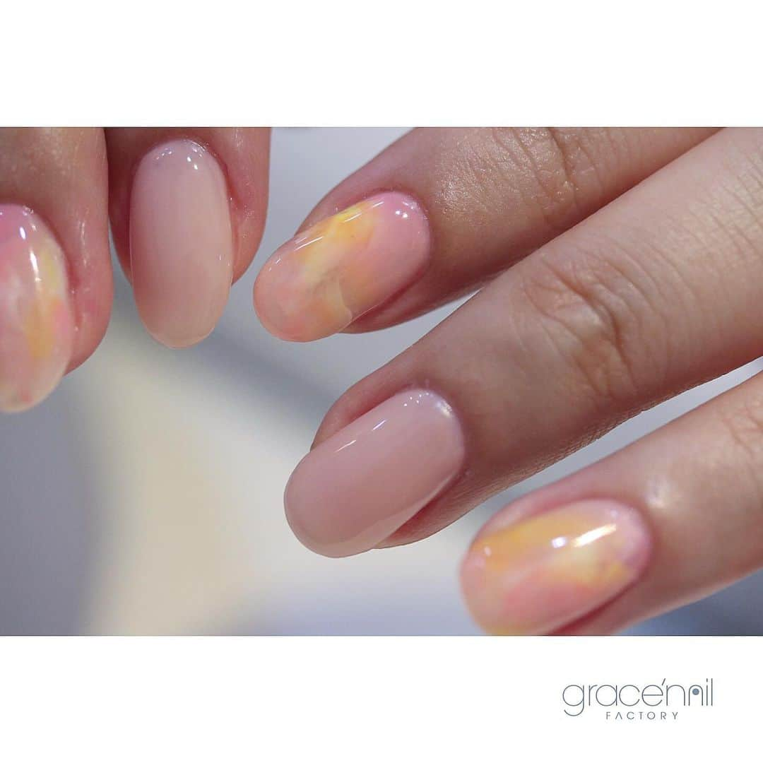 gracenailfactoryさんのインスタグラム写真 - (gracenailfactoryInstagram)「_____ . marble . . . #nail #nailsalon #naildesign #nailart #gel #gelart #gelnail #ネイル #ネイルデザイン #ネイルアート #ネイリスト #大阪ネイルサロン #グレースネイルファクトリー  #大人ネイル #人気ネイル #大阪ネイル  #堀江ネイル  #四ツ橋ネイル #シンプルネイル #ショートネイル  #夏ネイル #カジュアルネイル #ニュアンスネイル」6月5日 18時32分 - gracenailfactory