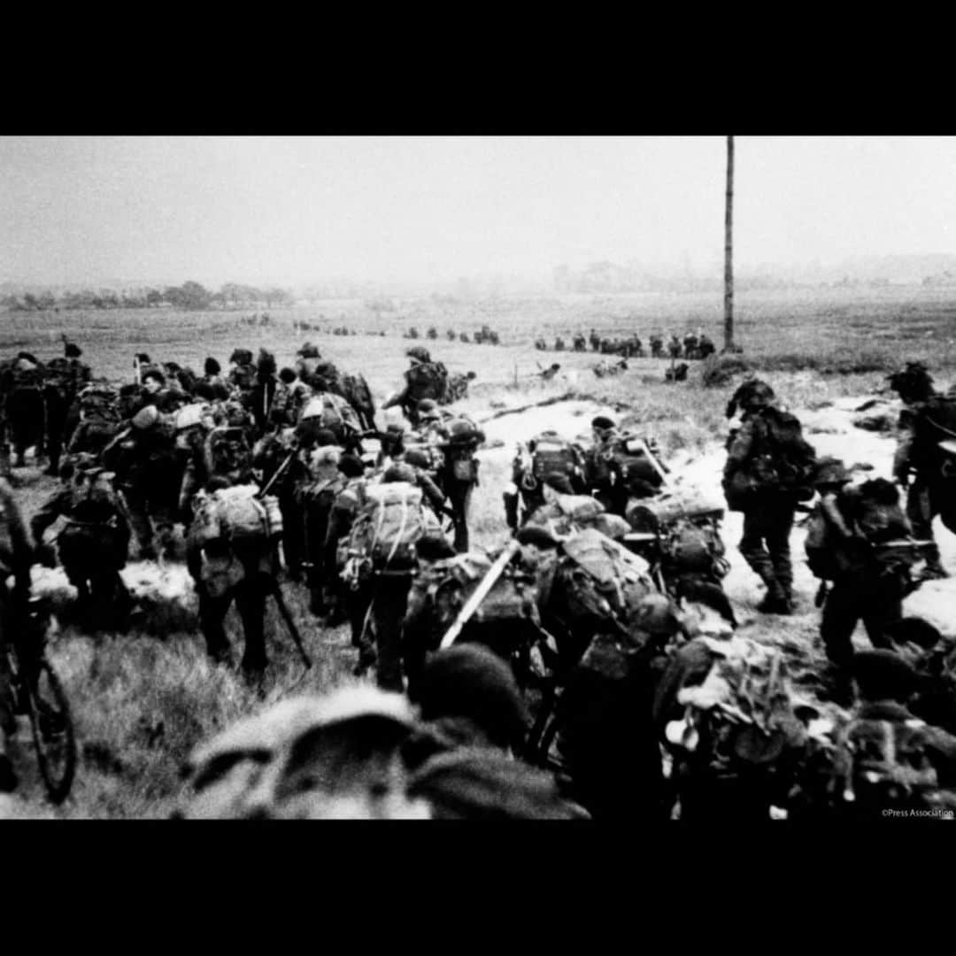 ロイヤル・ファミリーさんのインスタグラム写真 - (ロイヤル・ファミリーInstagram)「Tomorrow is #DDay75 – the anniversary of what is considered one of the largest military operations in history. Over 5,000 vessels and ships, nearly 11,000 planes and over 130,000 ground troops landed in Normandy, France during WW2. Later today, The Queen, The Prince of Wales, President Donald Trump, Mrs Trump and other world leaders will attend a National Commemorative Event in Portsmouth to mark #DDay75. 📷 1 and 2 are photographs taken from D-Day and show troops landing on the Normandy beaches, some having set off from Portsmouth. 📷 3 and 4 show the landing beaches and tide clock used in the planning  for D-Day at Southwick House, Portsmouth. @realdonaldtrump @flotus」6月5日 18時35分 - theroyalfamily