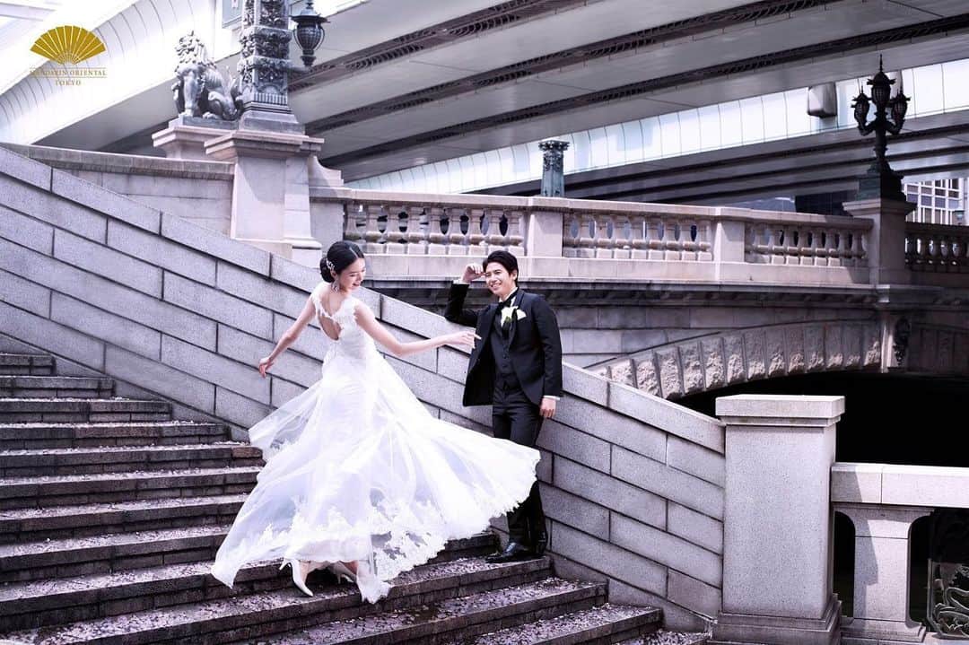 Mandarin Oriental, Tokyoさんのインスタグラム写真 - (Mandarin Oriental, TokyoInstagram)「【Weddings by Mandarin Oriental, Tokyo】 重要文化財が立ち並ぶ日本橋の街で、まるで映画のワンシーンのようなウエディングフォト。  連日展開している「ウエディング by マンダリン オリエンタル 東京」の新たな写真は、東京、上海、シンガポールをベースにファッション、広告を中心に活動し、「GQ JAPAN」など雑誌でも活躍するカメラマン、Maciej Kucia氏@maciejkuciaが手掛けています。  次回の試食付見学会は6月8日（土）、15日（土）、16日（日）に開催いたします。 この機会にぜひ「ウエディング by マンダリン オリエンタル 東京」をご体験ください。  ウエディングフェアの詳細、ご予約はこちら:  https://www.mandarinoriental-wedding.com/  #MandarinOrientalTokyo #MOtokyo #MOTYOwedding #WeddingsByMO #マンダリンオリエンタル東京 #ウエディングbyマンダリンオリエンタル #ウェディング #ウェディングドレス #ウェディングフォト #ホテルウェディング #ブライダルフェア #プレ花嫁 #Bridal #Bridalfair #花嫁 #wedding #weddingdress #Weddingphotography #三井本館 #日本橋 #Nihonbashi #三井本館 #重要文化財 #披露宴 #locationphoto #weddingparty #結婚式準備 #結婚式 #MaciejKucia @maciejkucia」6月5日 18時36分 - mo_tokyo