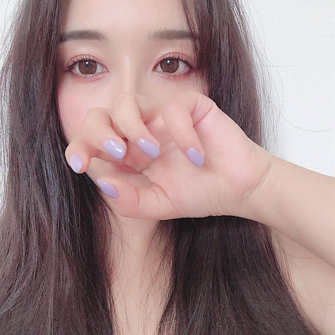 天野ゆうかさんのインスタグラム写真 - (天野ゆうかInstagram)「仕事帰りにサクッとネイルへ💅 @freenail_jpn  青みがかったラベンダーにした🔮♡ . . . 担当ネイリストさん、 7月から京橋店に移動なんやって😢 #寂しい . . そんなネイリストさんとは 今回もしたい色が同じやったんか お揃いパープルネイルでした💅💜 . . . . #nail #freenail  #purplenails  #ネイル #ジェルネイル #パープルネイル #ラベンダーネイル  #ショートネイル #ワンカラーネイル  #네일」6月5日 18時46分 - yucca_official