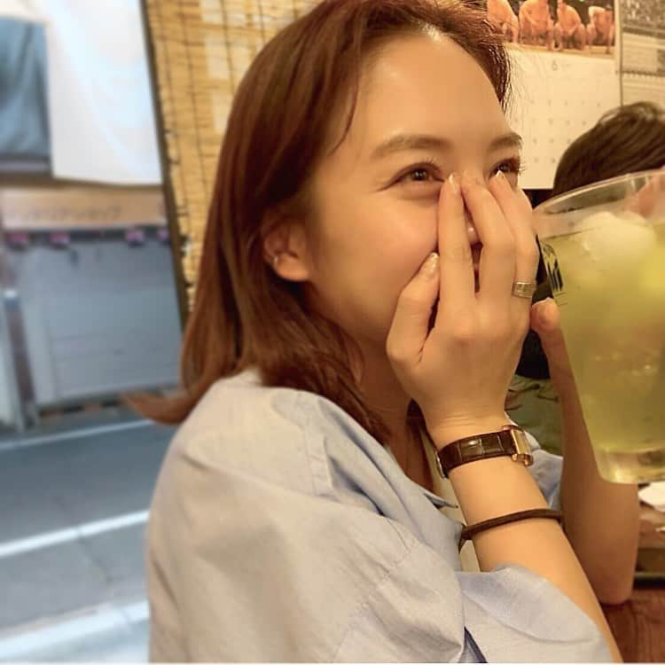 福地夏未さんのインスタグラム写真 - (福地夏未Instagram)「🌿♻️ ビールも好きだし緑茶ハイもすき〜！🥰 たのしくおいしく♡ _ #目尻のシワ #笑いジワってことで #年齢感じる #ケアしよう #目元のイエローがポイント」6月5日 18時50分 - natsuminmin19