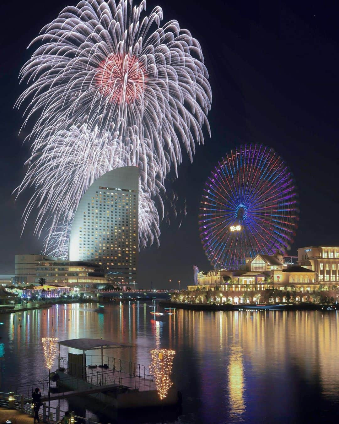 masayaさんのインスタグラム写真 - (masayaInstagram)「Big Flowers 🎆🎡Yokohama」6月5日 18時57分 - moonlightice