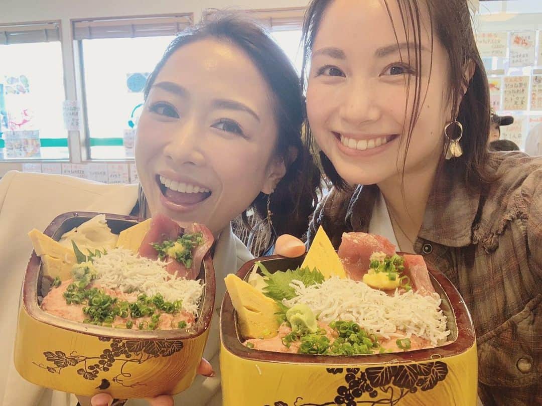 のインスタグラム：「あしかがフラワーパーク へ、行く前には 海鮮丼食べました😋 . もちろん ビールもね🍻🤣🤣🤣 . #女子旅 #バースデーツアー #バス旅行  #ビール #beer #ビール女子  #birthday #寺田有希 #teradayuki  #杏さゆり #SayuriAnzu」