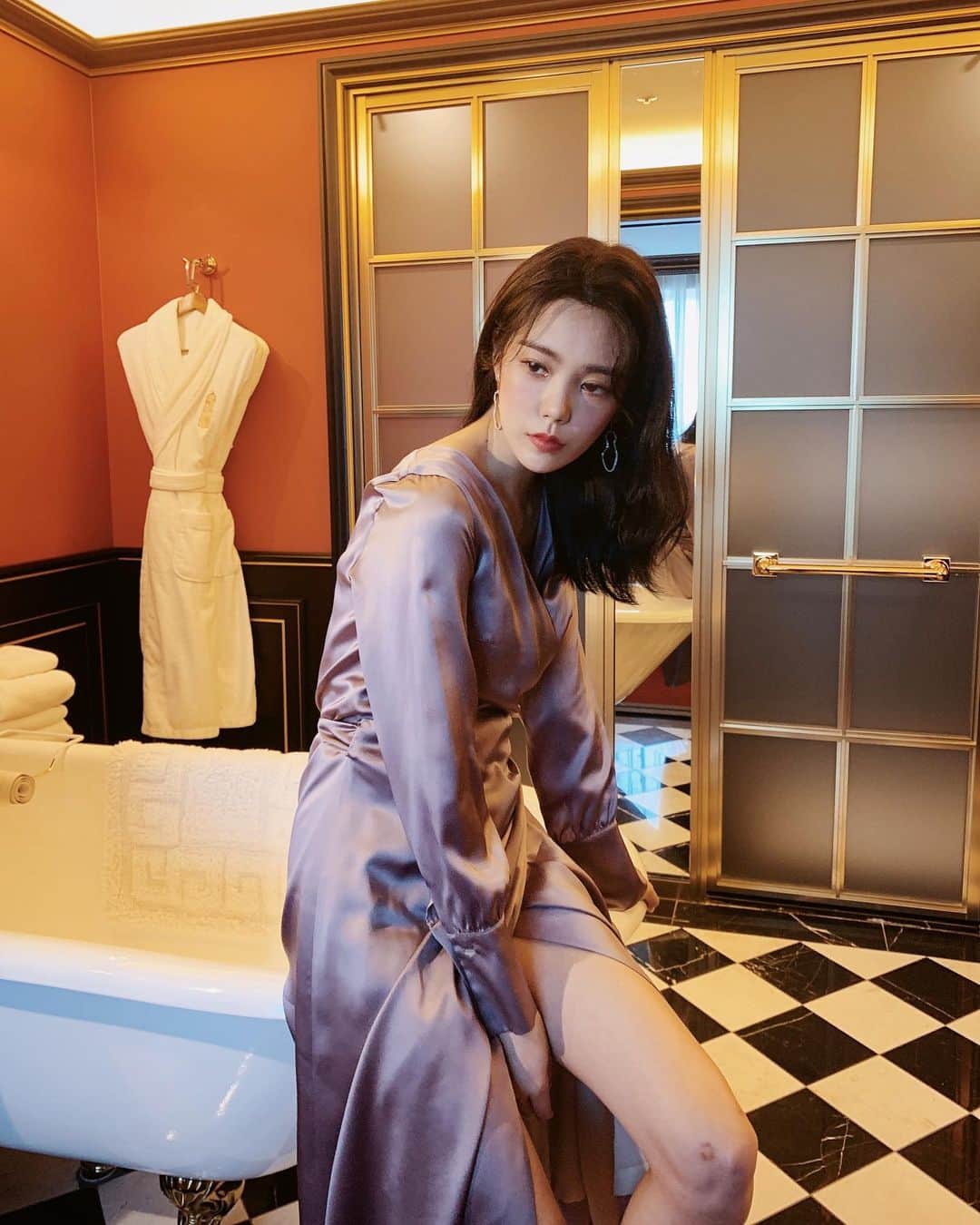 リジ のインスタグラム：「우먼센스 7월호 기다려주세영💕」