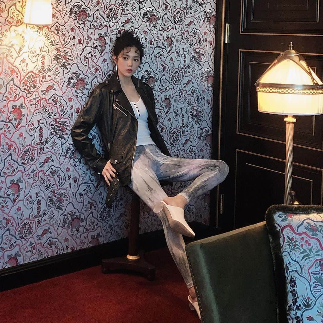 リジ のインスタグラム：「우먼센스 커밍 순🖤」