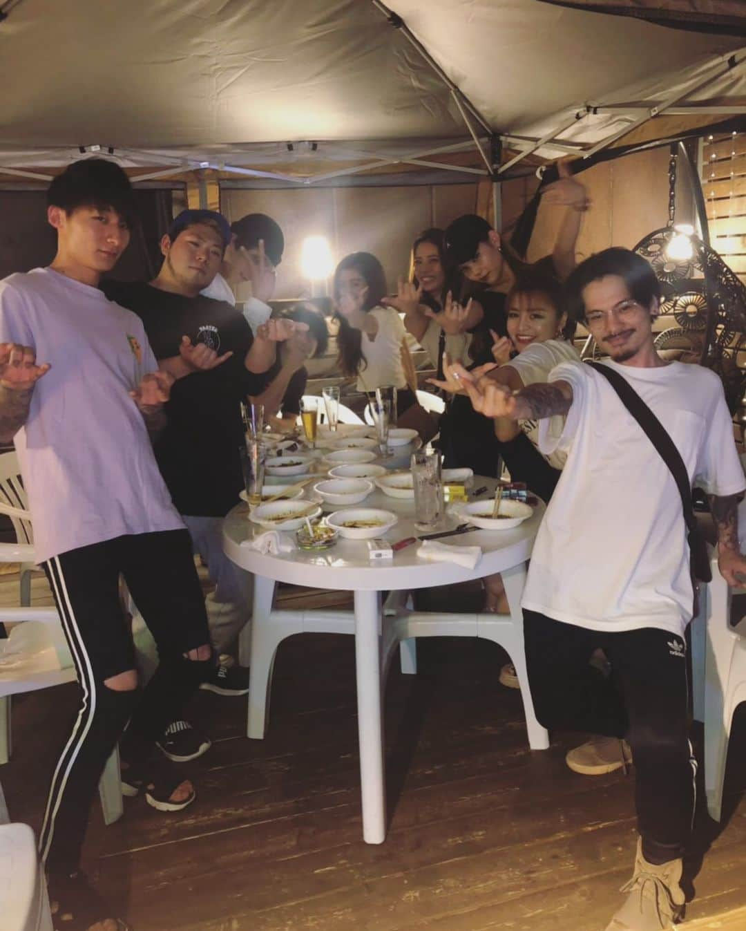 Nanamiさんのインスタグラム写真 - (NanamiInstagram)「. みんなでBBQ🍖 久々に会ったのに 話の内容思い返せば薄すぎ どーでもええ話すぎ🤣🔞爆笑 次の幹事はつるぎよろしく👏笑 ななまじ向いてない！改めて思った。笑 あ、仲本誕生日おめでとっ⤴︎ . @shunta.0413  ありがとうございます😌💋」6月5日 19時15分 - nana27chan