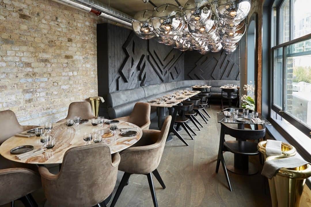 トム ディクソンさんのインスタグラム写真 - (トム ディクソンInstagram)「Coal Office restaurant, our London home.⠀ ⠀ @coaloffice ⠀ ⠀ Asaf Granit's Jerusalem cuisine with Tom Dixon's British design.⠀ ⠀ #tomdixon #asafgranit #coaloffice #tomdixonmirrorball #tomdixonscoop #dining #london #londonrestaurant #londondining #Mediterraneanfood #Israelifood」6月5日 19時16分 - tomdixonstudio