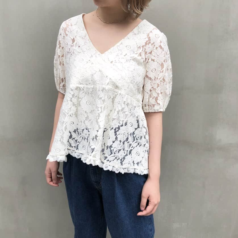 flower OFFICIAL WEB STOREさんのインスタグラム写真 - (flower OFFICIAL WEB STOREInstagram)「coordinate...❤️ . ✔️cross lace blouse ☞【3060295】キーワード検索可能🔍💕 ✔️loose denim pants ☞【305160554】キーワード検索可能🔍💕 …… 商品について等お気軽にコメント下さい＊ #flower #flowerwebshop #webshop  #通販サイト #ネットショッピング  #レディースファッション #love #girl #style #fashion #coordinat #shopping #tokyo #feather #blouse #ブラウス #lace #レース #pants #パンツ #denim #👖」6月5日 19時21分 - flower_web