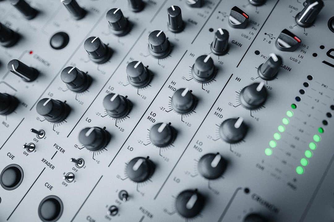 Red Bull Music Academyのインスタグラム：「The evolution of DJ mixer technology dovetails with the historical development of new techniques, the emergence of new musical genres and the increasing power of audio processing technology. Head to the link in our bio to read more. — 📷 Courtesy of Allen & Heath, TPI Sound, MasterSounds #djing #djmixer #audiotech」