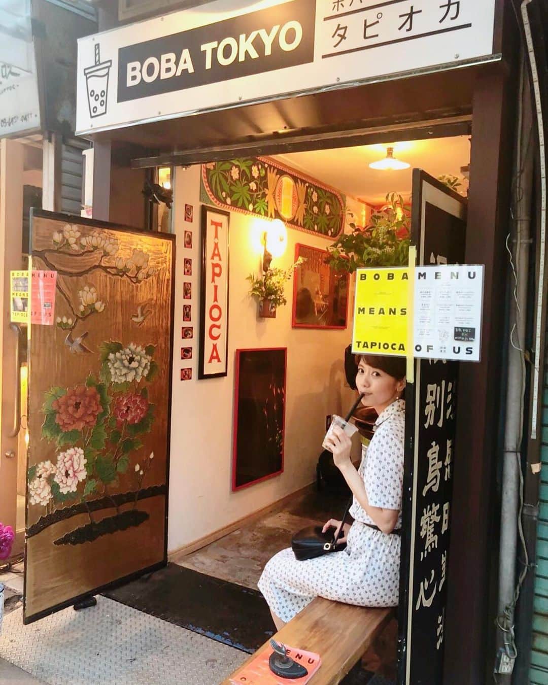 Sakuさんのインスタグラム写真 - (SakuInstagram)「〜ぶらり学芸大学の旅〜 タピオカ屋さん"BOBA TOKYO" 攻めてる内装も良い感じっ🌿私は鉄観音ボバミルクティーを飲みました〜🥤たまにタピオカ飲みたくなるっ！」6月5日 19時34分 - somewhere_saku