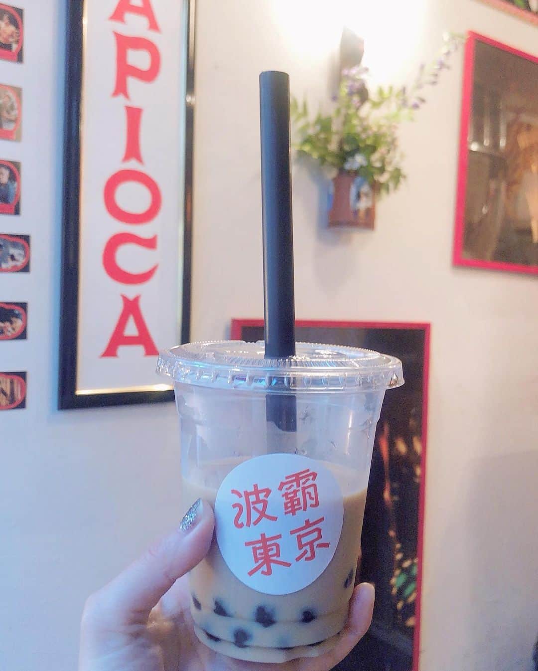 Sakuさんのインスタグラム写真 - (SakuInstagram)「〜ぶらり学芸大学の旅〜 タピオカ屋さん"BOBA TOKYO" 攻めてる内装も良い感じっ🌿私は鉄観音ボバミルクティーを飲みました〜🥤たまにタピオカ飲みたくなるっ！」6月5日 19時34分 - somewhere_saku