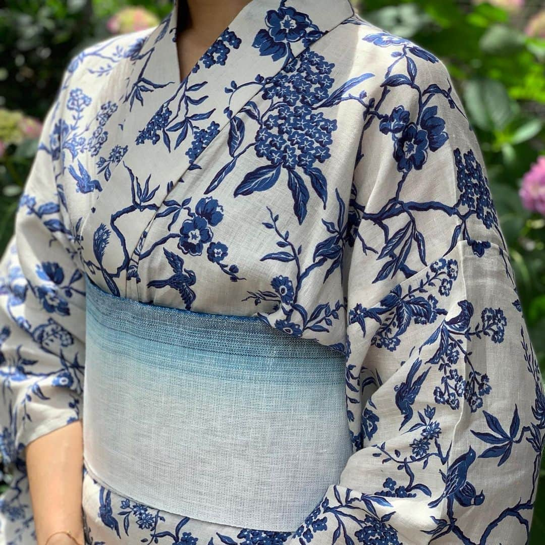 丸山敬太さんのインスタグラム写真 - (丸山敬太Instagram)「—-NEWS—- . Printed White china flowers Yukata started pre-order on MAISON de MARUYAMA and Official online. This item is limited in quality. Please do not miss the chance of order. . . 陶器小花柄 浴衣オフカラーの予約販売が丸山邸・公式オンラインストアにてスタートいたしました。生産数に限りがございますので、ぜひこの機会にご予約お見逃しなく。 . . *帯は参考サンプル . .  ー丸山邸 MAISON de MARUYAMAー 営業時間 12:00〜20:00 （毎週月曜日定休・祝日営業） 東京都港区南青山4-25-10 TEL 03-3406-1935 . #陶器小花 #china #flowers #oriental #浴衣 #白 #keitamaruyama #ケイタマルヤマ #yukata」6月5日 19時31分 - keitamaruyama_official