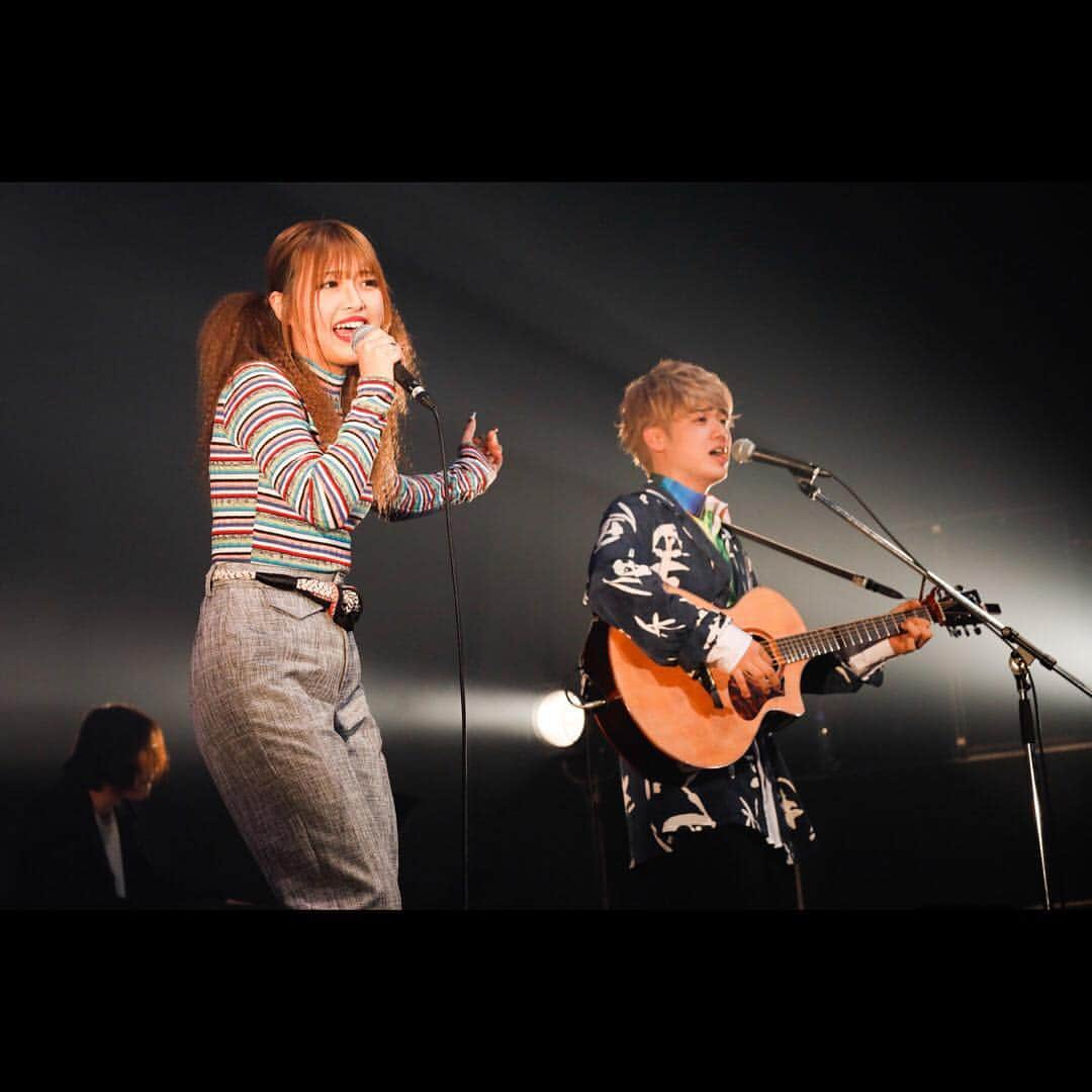 SPACE SHOWER TVさんのインスタグラム写真 - (SPACE SHOWER TVInstagram)「【✒️LIVE REPORT】﻿﻿ 🎤まるりとりゅうが﻿﻿﻿ 5月28日(火)@東京・新木場STUDIO COAST ﻿﻿﻿ 「NOW PLAYING JAPAN LIVE vol.3」 ﻿ ﻿ ﻿ SNSのフォロワー数は合計30万人、同世代のティーンに絶大な支持を受けるまるりとりゅうが。﻿ まるりとりゅうがは、ナウプレの新人応援企画＜STARTERS MATCH＞のエントリー8組の中で最も多くストリーミングされ、見事ナウプレジャパンへの出場権を勝ち取った注目のユニットだ。﻿ 初めてのSTUDIO COASTのステージということもあり、緊張した様子を見せていた2人だっだが、オープニングナンバー「気まぐれな時雨」が始まるや否や、その抜群のハーモニーでオーディエンスの視線をくぎ付けにしていく。「次の曲で最後なんですけど、僕たち他にも曲があるので、帰り道、ストリーミング・サービスで聞いて帰ってください！」と披露された「幸せになって」では、歌詞の世界観を大切に歌い上げ、初の大舞台を堂々と完遂した。﻿ ﻿ ﻿ 【SET LIST】﻿﻿ ﻿ M1. 気まぐれな時雨﻿ M2. 翼﻿ M3. 幸せになって﻿ ﻿ Photo:関口佳代 ／Text:Mika Fuchii﻿﻿ ﻿﻿﻿ ﻿ 【ON AIR】﻿﻿﻿ 📺NOW PLAYING JAPAN LIVE vol.3﻿﻿﻿ ⏰7月5日(金)22:00～﻿23:00﻿﻿ ﻿﻿ ﻿ ▼出演﻿﻿﻿﻿ ＜NOW PLAYING ARTIST＞﻿﻿﻿ ﻿androp / Official髭男dism / ビッケブランカ﻿﻿ ﻿﻿ ＜STARTERS ARTIST＞﻿﻿﻿﻿ まるりとりゅうが﻿﻿ ﻿﻿﻿﻿ ▼MC﻿﻿﻿﻿ 千葉雄大﻿﻿﻿﻿ ﻿﻿ ﻿ ﻿「NOW PLAYING JAPAN」とは...✍️﻿﻿﻿ Billboard JAPAN、スペースシャワーTV、uP!!!ライブパスと、12の音楽ストリーミングサービスが一堂に会し、リスナーを主役に新しい音楽のトレンドを生み出すプロジェクト！﻿﻿ ﻿﻿ ﻿#ナウプレジャパン #スペシャ #androp #Official髭男dism #ビッケブランカ #まるりとりゅうが #千葉雄大」6月5日 19時34分 - spaceshower