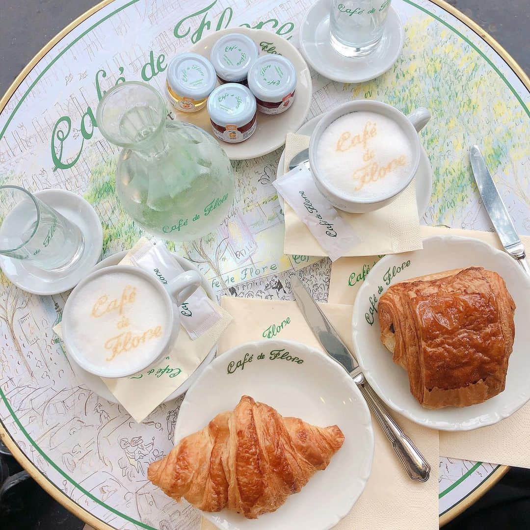 山内遥さんのインスタグラム写真 - (山内遥Instagram)「☕️🥖🇫🇷 カプチーノ美味しかった🕊 . .  #paris#france#cafedeflore #oharu_trip」6月5日 19時43分 - haruka__yamauchi