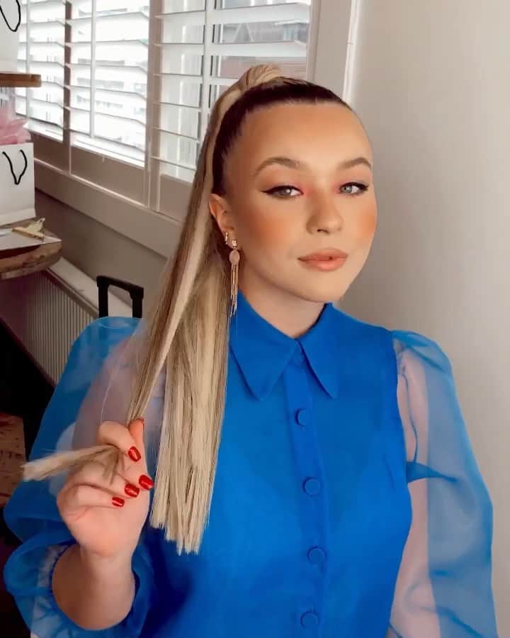 トーリ・ウェブスターのインスタグラム：「Back at it again, being the most extra!! 👄 Glam inspired by the icons #kyliejenner and #ariannagrande 👀👅 • @styledbynadia @jess.wolfert.makeup  @sparklehairextensionbar」