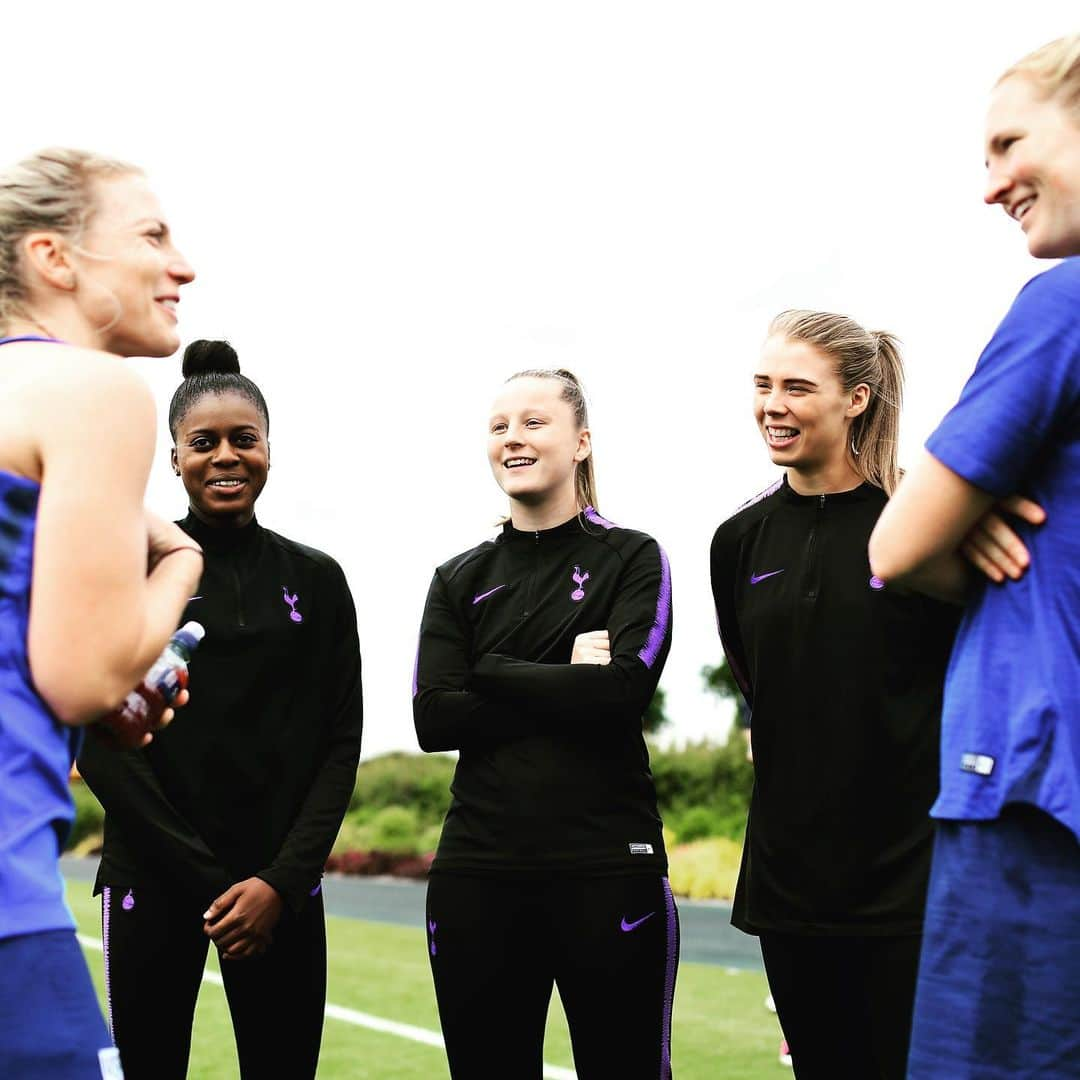 トッテナム・ホットスパーFCさんのインスタグラム写真 - (トッテナム・ホットスパーFCInstagram)「🇺🇸⚽️ @uswnt take time out of their @fifaworldcup preparations at Hotspur Way to meet Tottenham Hotspur Women and local school girls! #COYS #THFC #FIFAWWC」6月6日 5時11分 - spursofficial