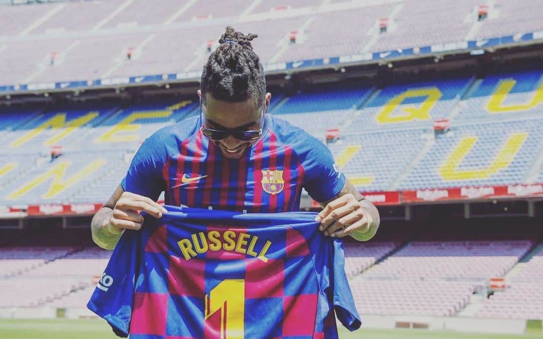 デアンジェロ・ラッセルのインスタグラム：「I’m where my feet are. @fcbarcelona」
