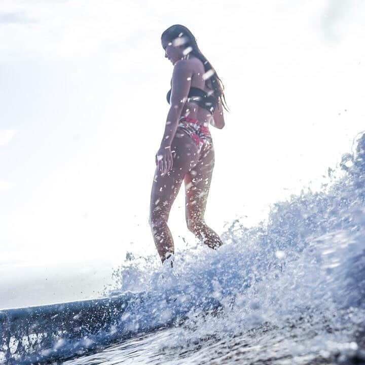 BILLABONG WOMENSさんのインスタグラム写真 - (BILLABONG WOMENSInstagram)「Making our way through the week, one wave at a time. @josie_prendergast 📸 @camillerdp」6月6日 5時07分 - billabongwomens