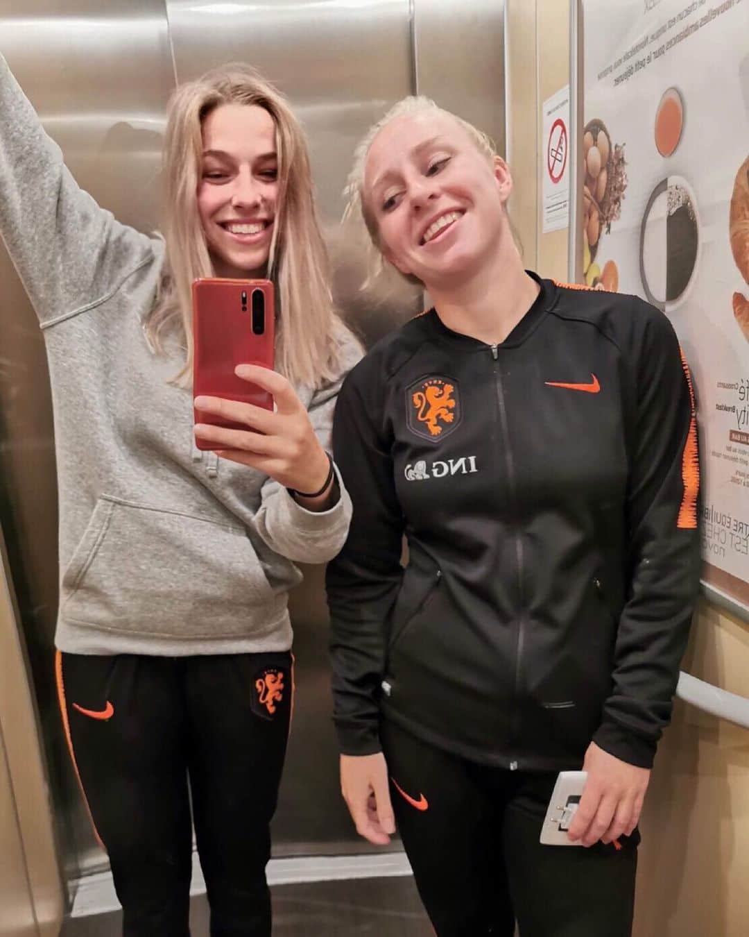ジャッキー・グローネンのインスタグラム：「France, mais oui 🧡」