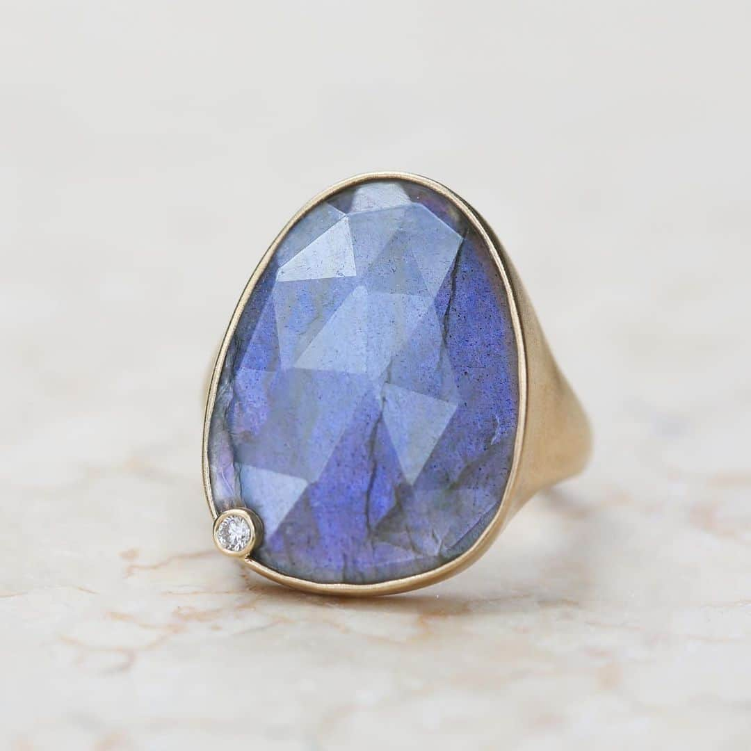 シェイスビーさんのインスタグラム写真 - (シェイスビーInstagram)「A custom labradorite ring with a diamond accent for @thewoodenjewel」6月6日 5時30分 - shaesby